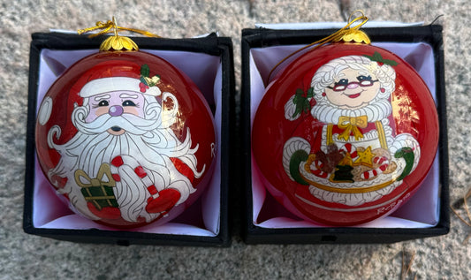 ‘Mr. & Mrs. Claus Set’